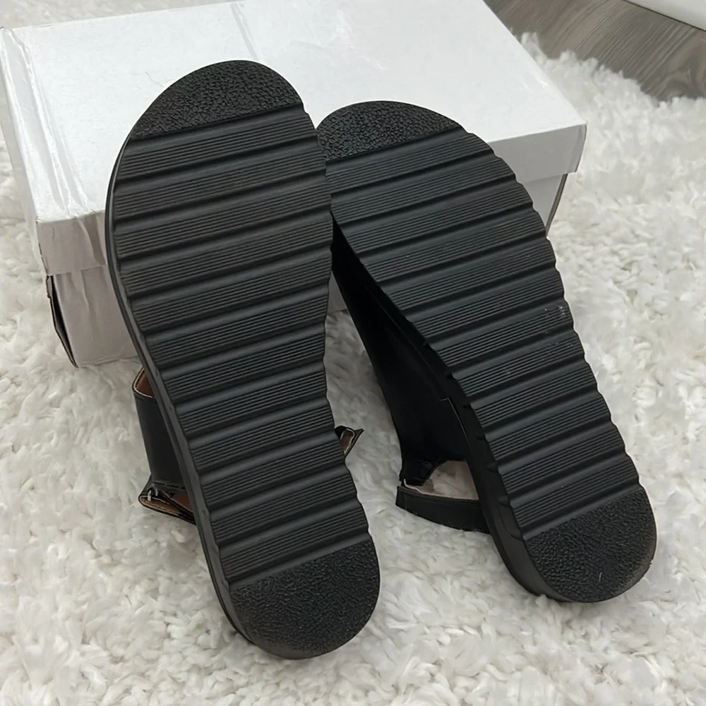 Black sandals
